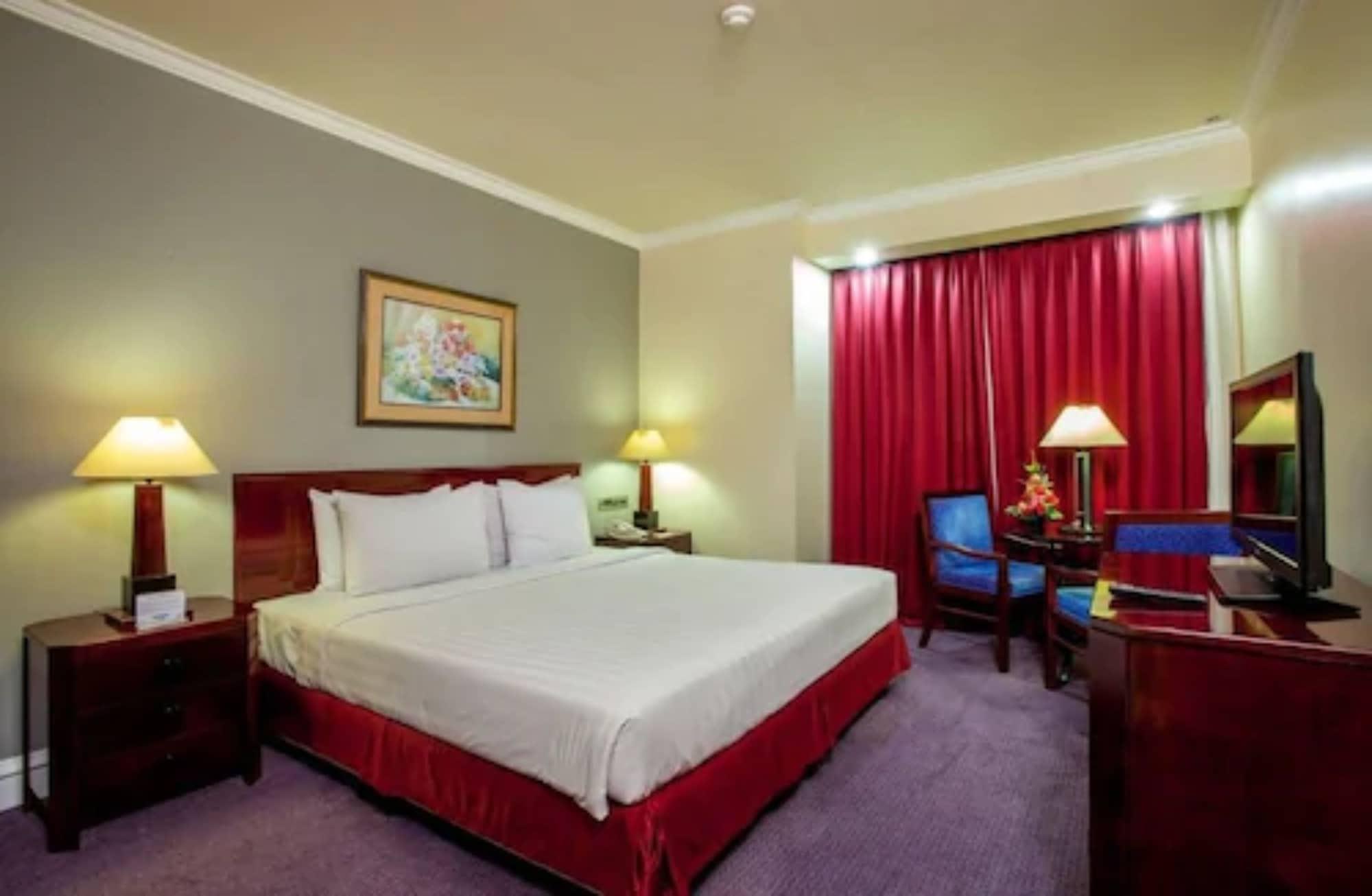 Surabaya Suites Hotel Powered By Archipelago Exterior photo