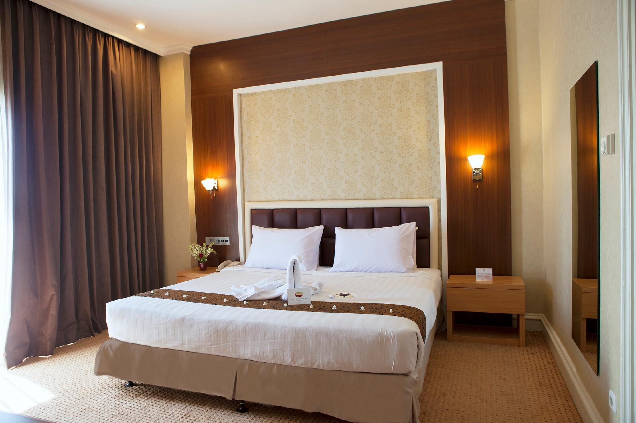 Surabaya Suites Hotel Powered By Archipelago Exterior photo